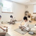 心と体を整える 『日本茶ヨガ』 のプログラム開発・展開を開始！第1弾はヨガスペース『𝗁𝗎𝗋𝗆𝗍𝗁』 江嶋綾恵梨氏と共同開発。  リリースイベントを９月30日に開催。
